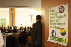 Blick in den Saal mit der Grünen Botschaft: Mut