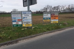 3-Hinweisschilder-der-Gemeinde