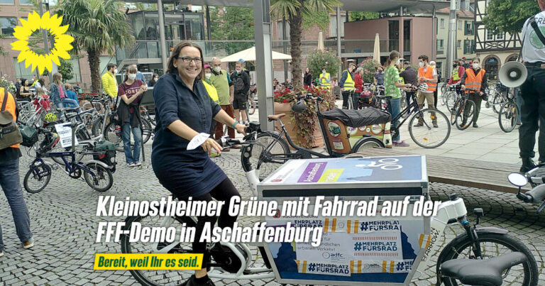 Kleinostheimer Grüne mit Fahrrad auf FFF-Demo in Aschaffenburg