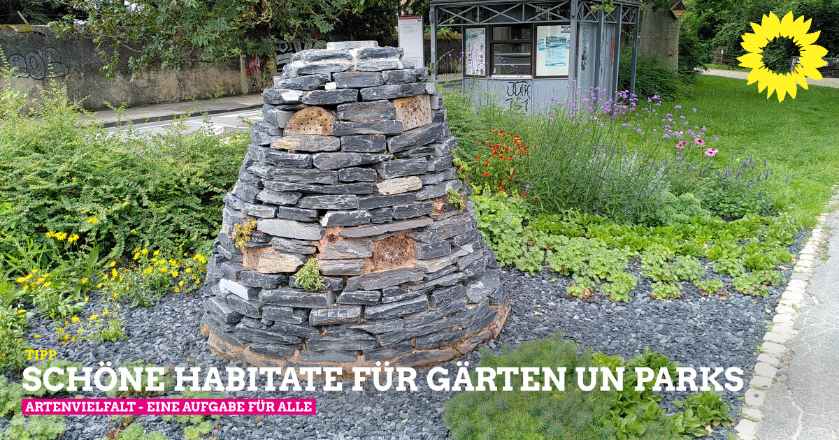 kegelig aufgestapelte Steine, zwischedring gebohrte Holzstücke und Lehmmaterial: Ein stylisches Habitat für viele Arten von Tieren im Park von Trier.